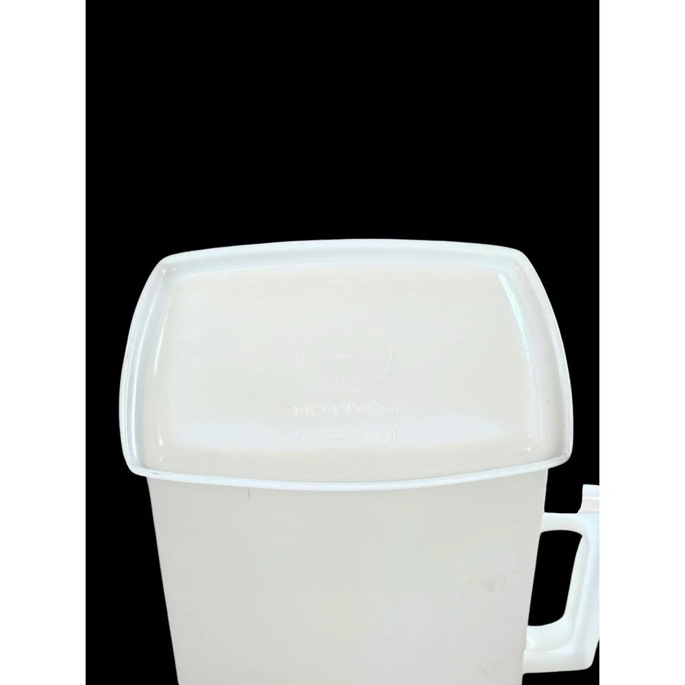 Vtg Rubbermaid 1 Gallon Pitcher Flip Top Lid